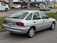 Gebraucht Ford Escort Ghia 90 PS (66 kW) 1998 Silber Limousine