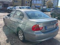 Gebraucht BMW 318 143 PS (105 kW) 2007 Blau Limousine
