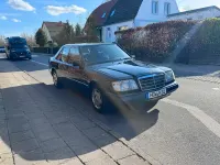 Gebraucht Mercedes E220 150 PS (110 kW) 1994 Blau Limousine