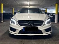 Gebraucht Mercedes CLA200 Shooting Brake AMG line 156 PS (114 kW) 2015 Weiß Kombi