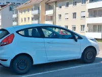 Gebraucht Ford Fiesta Ambiente 60 PS (44 kW) 2010 Weiß Kleinwagen