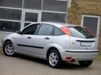 Używany Ford Focus Trend 101 KM (74 kW) 2004 Srebrny Sedan/Limuzyna