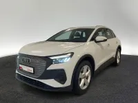 Gebraucht Audi Q4 e-tron Comfort 150 kW (204 PS) 2023 Gletscherweiß metallic SUV