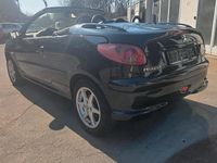 Gebraucht Peugeot 206 CC 101 PS (74 kW) 2004 Schwarz Cabrio