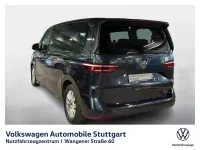 Gebraucht VW Multivan Life 150 PS (110 kW) 2023 Starlight blue metallic Van / Kleinbus