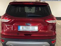 Gebraucht Ford Kuga Titanium 180 PS (132 kW) 2015 Rot SUV