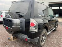 Gebraucht Mitsubishi Pajero Inform 200 PS (147 kW) 2012 Schwarz SUV