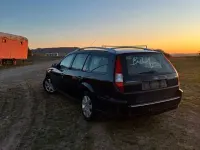 Usado Ford Mondeo Ghia 131 CV (96 kW) 2006 Azul Berlina