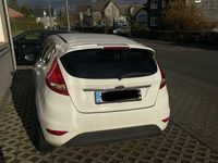 Gebraucht Ford Fiesta Titanium 120 PS (88 kW) 2010 Weiß Kleinwagen