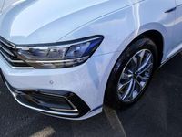 Gebraucht VW Passat GTE 218 PS (160 kW) 2022 Gletscherweiß Kombi