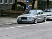 Gebraucht Mercedes E220 150 PS (110 kW) 1993 Silber Limousine