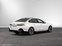 Gebraucht BMW 520 M Sport 197 PS (144 kW) 2025 Mineralweiss metallic Limousine