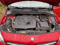 Gebraucht Mercedes B180 109 PS (80 kW) 2016 Rot Van / Kleinbus