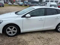 Gebraucht Volvo V40 Kinetic 120 PS (88 kW) 2019 Weiß Limousine