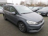Używany VW Touran Active 150 KM (110 kW) 2021 Szary Minivan