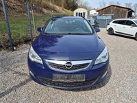 Gebraucht Opel Astra 101 PS (74 kW) 2012 Blau Limousine