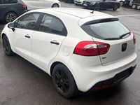 Gebraucht Kia Rio 75 PS (55 kW) 2012 Weiß Limousine