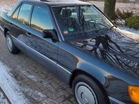Gebraucht Mercedes E230 132 PS (97 kW) 1990 Schwarz Limousine