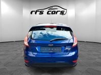 Gebraucht Ford Fiesta Trend 82 PS (60 kW) 2016 Indicblau metallic Kleinwagen