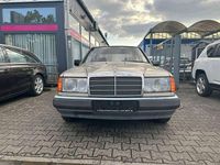 Gebraucht Mercedes E230 136 PS (100 kW) 1985 Goldnut Limousine
