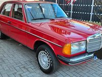 Gebraucht Mercedes E230 136 PS (100 kW) 1984 Rot Limousine