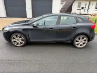 Gebraucht Volvo V40 150 PS (110 kW) 2012 Schwarz Kleinwagen