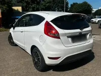 Gebraucht Ford Fiesta 60 PS (44 kW) 2009 Weiß Kleinwagen