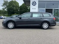 Gebraucht VW Passat 122 PS (89 kW) 2023 Grau Kombi