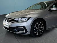 Gebraucht VW Passat 218 PS (160 kW) 2023 Silber Kombi