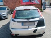 Używany Ford Focus 100 KM (73 kW) 2001 Srebrny Hatchback