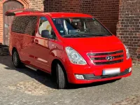 Gebraucht Hyundai H-1 170 PS (125 kW) 2017 Rot Van / Kleinbus
