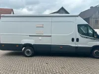 Gebraucht Iveco Daily 180 PS (132 kW) 2018 Weiß Van / Kleinbus