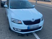 Gebraucht Skoda Octavia 126 PS (92 kW) 2015 Weiß Kleinwagen