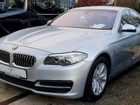 Gebraucht BMW 520 Performance 184 PS (135 kW) 2015 Glaciersilber metallic Limousine