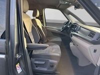 Gebraucht VW Multivan Style 150 PS (110 kW) 2023 Grau Van