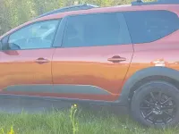 Używany Dacia Jogger Expression 110 KM (80 kW) 2023 Brązowy Minivan