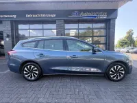 Gebraucht Ford Focus Titanium 125 PS (91 kW) 2023 Blau Limousine