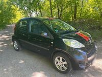 Gebraucht Peugeot 107 68 PS (50 kW) 2010 Schwarz Kleinwagen