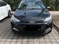 Gebraucht Hyundai i20 74 PS (54 kW) 2016 Schwarz Kleinwagen