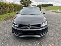 Gebraucht VW Jetta Comfortline 105 PS (77 kW) 2015 Schwarz Limousine