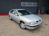 Gebraucht Renault Mégane 106 PS (77 kW) 2000 Silber Limousine