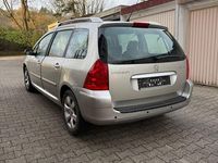 Gebraucht Peugeot 307 109 PS (80 kW) 2008 Silber Limousine