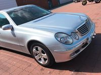 Gebraucht Mercedes E220 150 PS (110 kW) 2002 Silber Limousine