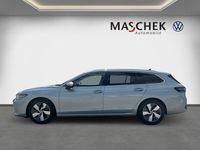 Gebraucht VW Passat IQ Drive 150 PS (110 kW) 2024 Oyster silver Kombi