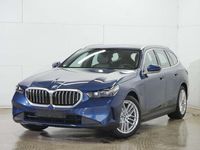 Gebraucht BMW 530e 299 PS (219 kW) 2024 Phytonicblau metallic Kombi