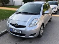 Gebraucht Toyota Yaris 69 PS (50 kW) 2009 Silber Kleinwagen
