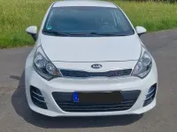 Gebraucht Kia Rio Premium 84 PS (61 kW) 2016 Weiß Kleinwagen