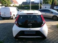 Gebraucht Toyota Aygo 72 PS (52 kW) 2018 Pianosaweiß Kleinwagen