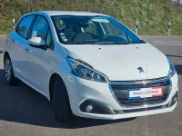 Gebraucht Peugeot 208 Active 110 PS (80 kW) 2019 Weiß Kleinwagen