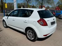 Używany Kia Ceed 105 KM (77 kW) 2012 Biały Hatchback